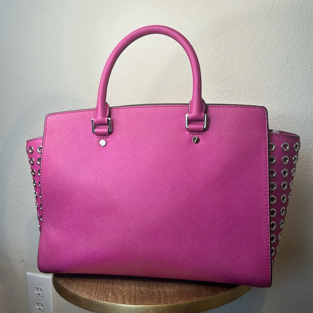 MICHAEL KORS SELMA Grommet
Saffiano Leather LG Satchel, Fuchsia pink, GUC - Picture 8 of 17